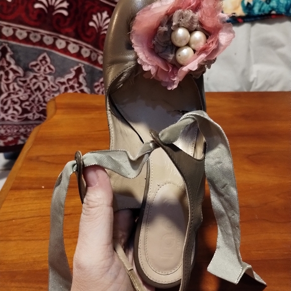 Rada beige/grey heels - Picture 9 of 10